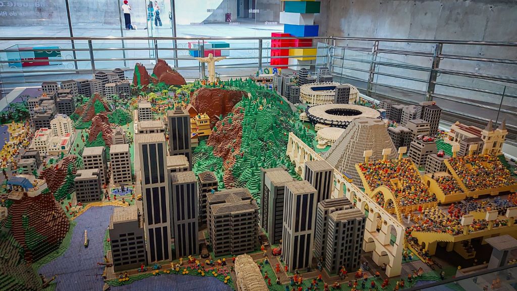 Reprodução do Rio em miniatura com peças de LEGO
