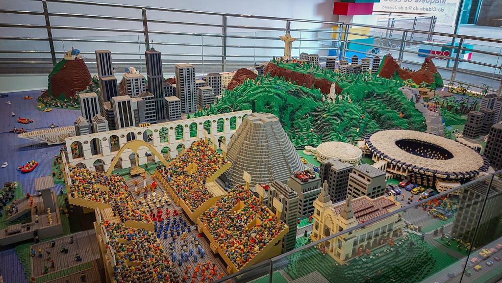 Maquete de LEGO na Cidade das Artes